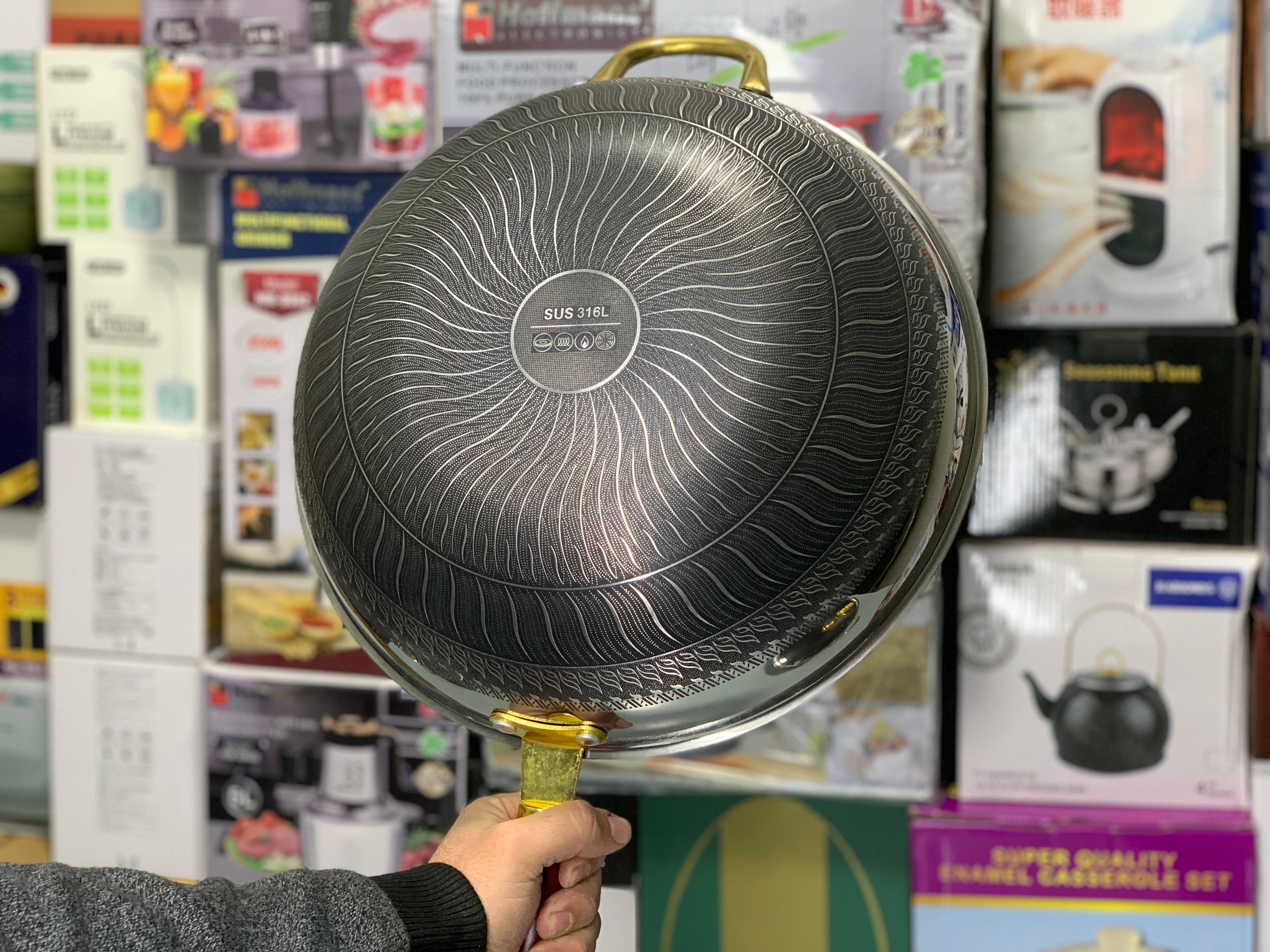 Laser Coating Frying Pan with Unique Handle design