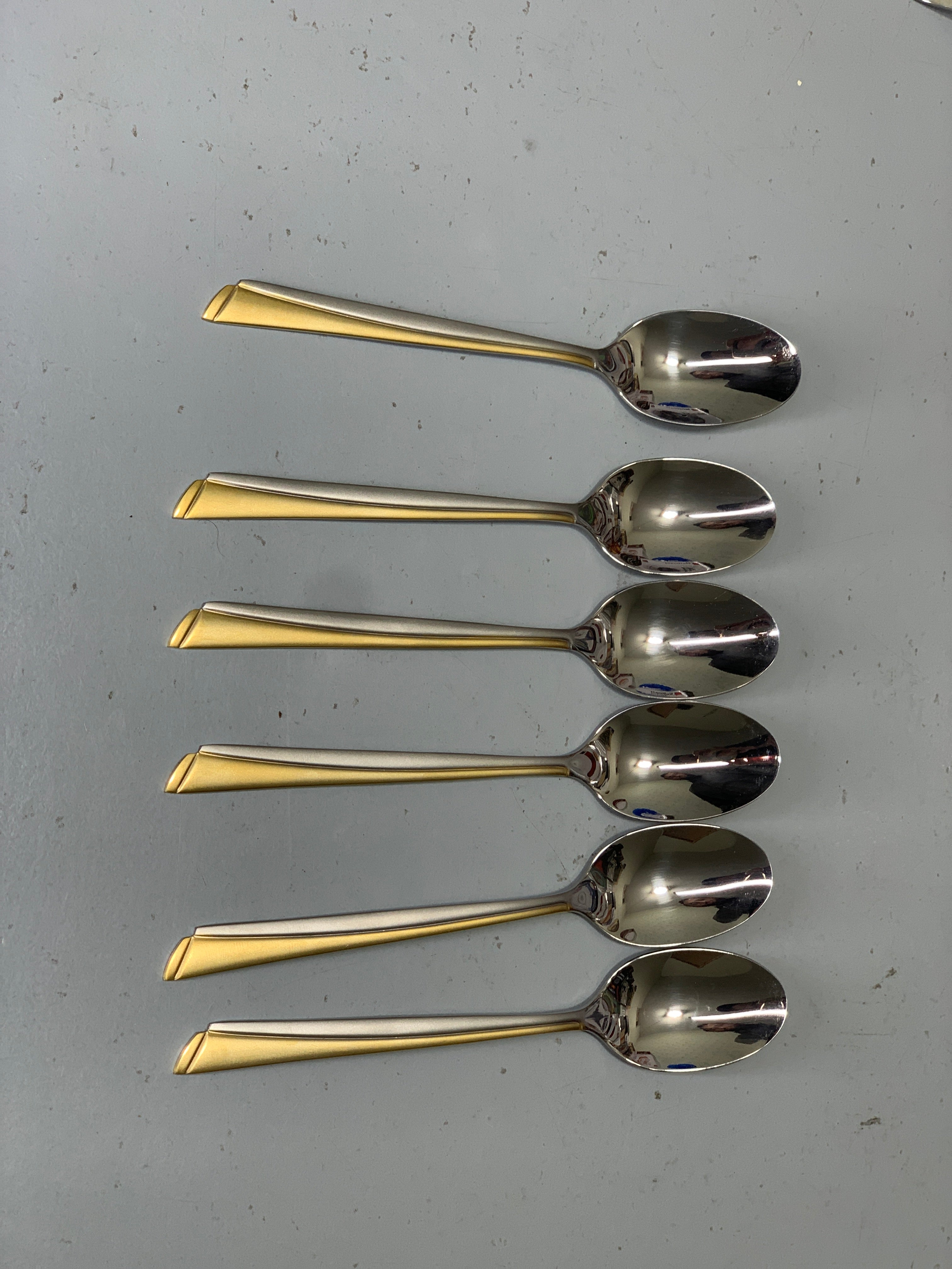 24 Pieces High Quality Cutlery Set For 6