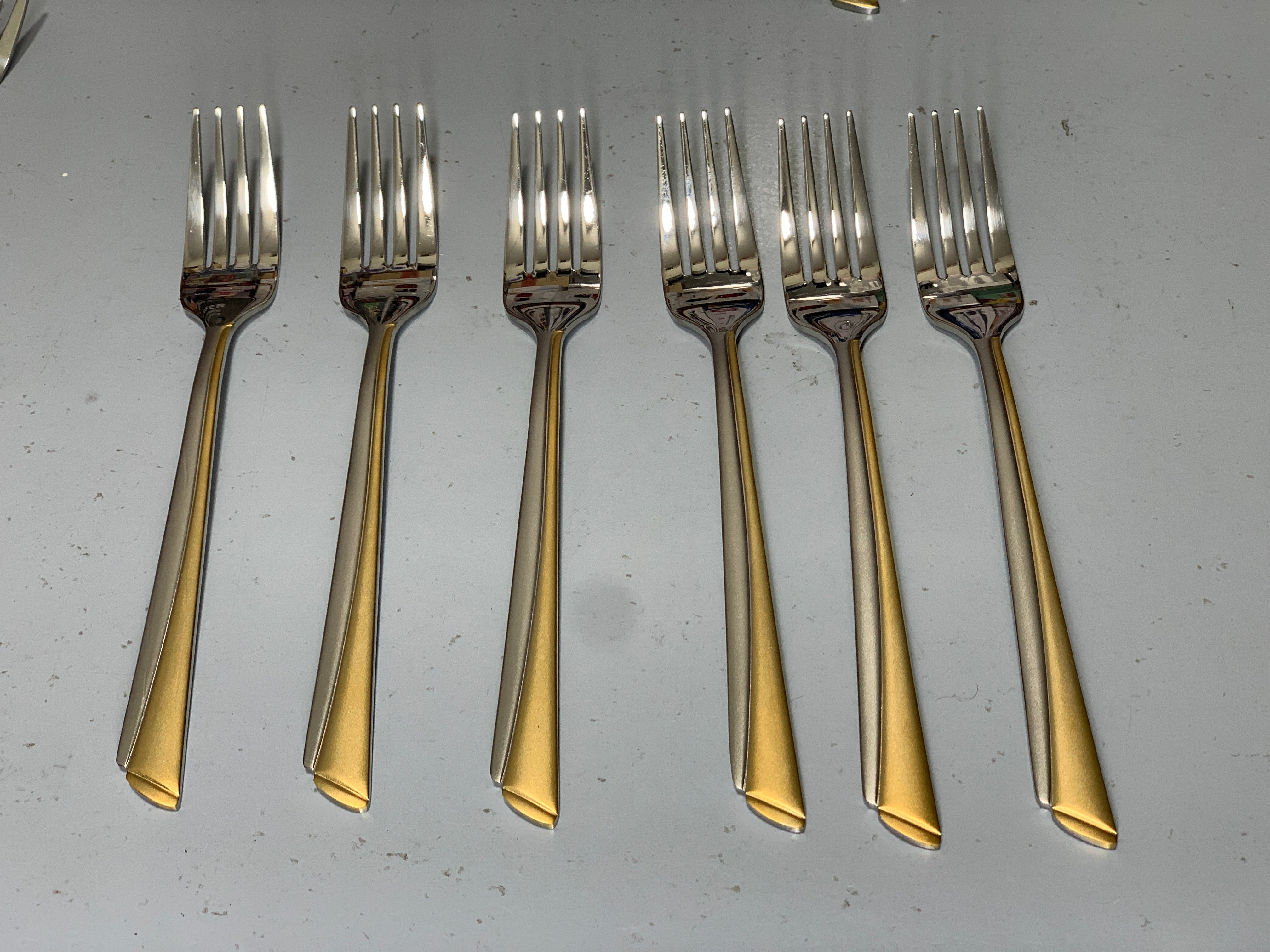 54 Pieces High Quality Cutlery Set For 12 Persons