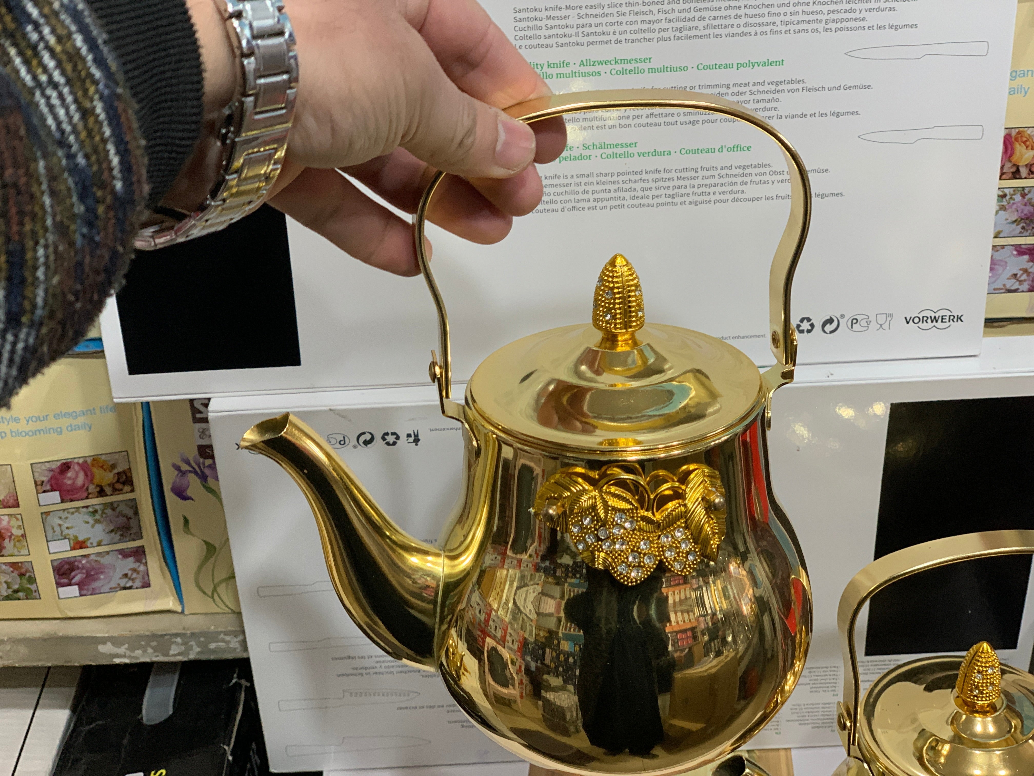 3 Pieces Tea Kettles golden